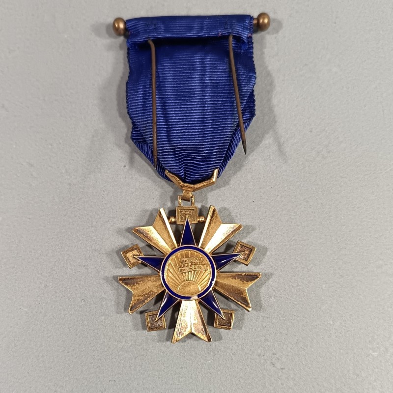 MEDAILLE D'OFFICIER DE L'ORDRE NATIONAL DE LA SANTE PUBLIQUE FABRICATION EN ARGENT EN COFFRET